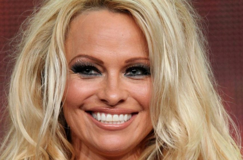  Fans Are Stunned by Pamela Anderson’s New Look: ‘Doesn’t Look Like Herself’ with ‘New Face’ and Bangs!