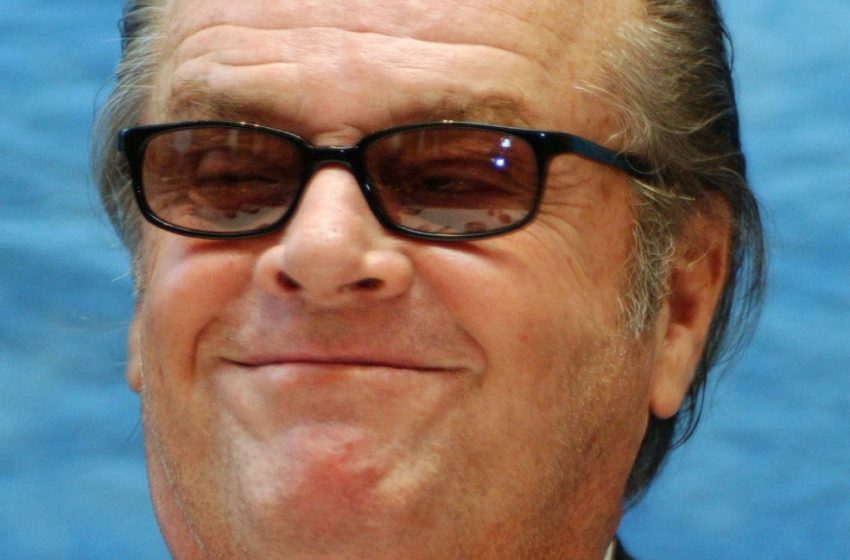  Jack Nicholson’s 34-Year-Old Daughter Stuns Fans with Her ‘Spitting Image’ of Him in Rare Family Photo!