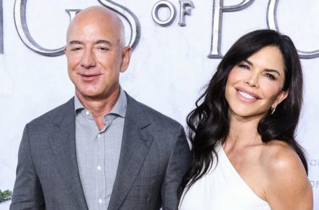 Jeff Bezos’ Fiancée Lauren Sánchez Stuns With Her Chic Peach Outfit At Inaugural Ball: Her Pics!