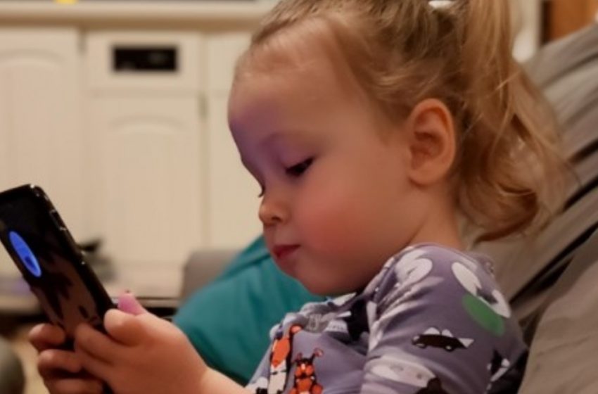  My Daughter Uncovered a Huge Secret By Picking Up My Husband’s Phone: What I Heard Shocked Me!