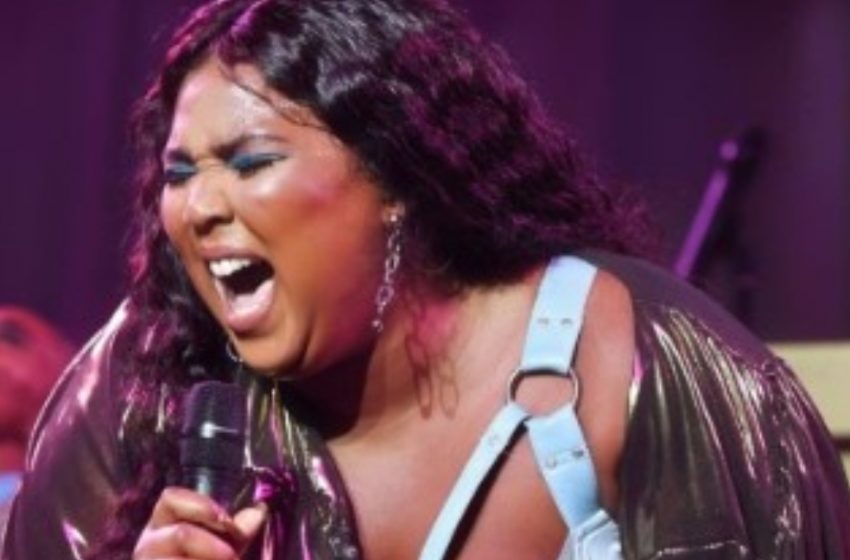  Lizzo Shocks Fans With Her ‘So Skinny’ Look After Dramatic Weight Loss: Her Before And After Pics!