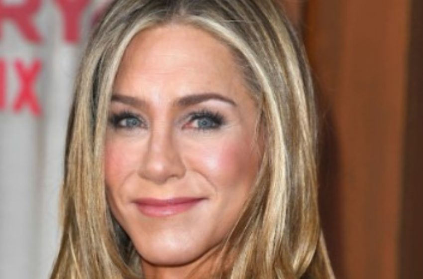  Jennifer Aniston’s Transformation: What Cosmetic Procedures Has She Had Over the Years?