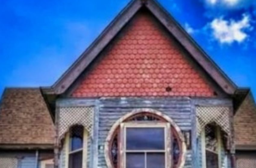  What Does This Abandoned House In The USA Look Like Inside?: Mesmerising Photos!