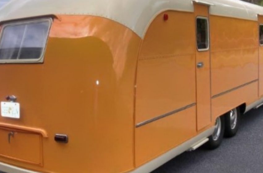  A Man Finds a 63-Year-Old Camper Van In His Grandparents’ Garage: Amazing Inside Photos!