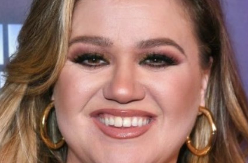  “How Did You Lose Your Weight?”: Kelly Clarkson’s Transformation Leaves Fans Stunned!