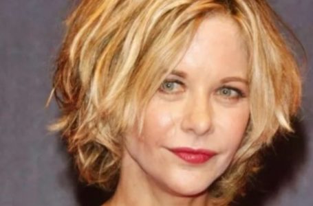 63-Year-Old Meg Ryan Stuns on the Red Carpet at the 2025 Oscars in a Velvet Burgundy Dress!