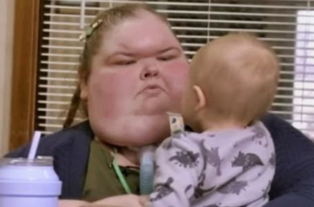 After Dropping 440 lbs, Her Bold Swimsuit Look Has Everyone Talking!: What Does She Look Like Now?