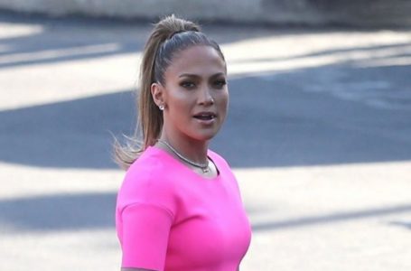 J.Lo’s Bold Stage Look Sparks Confusion!: Fans Surprised by Her Outfit!