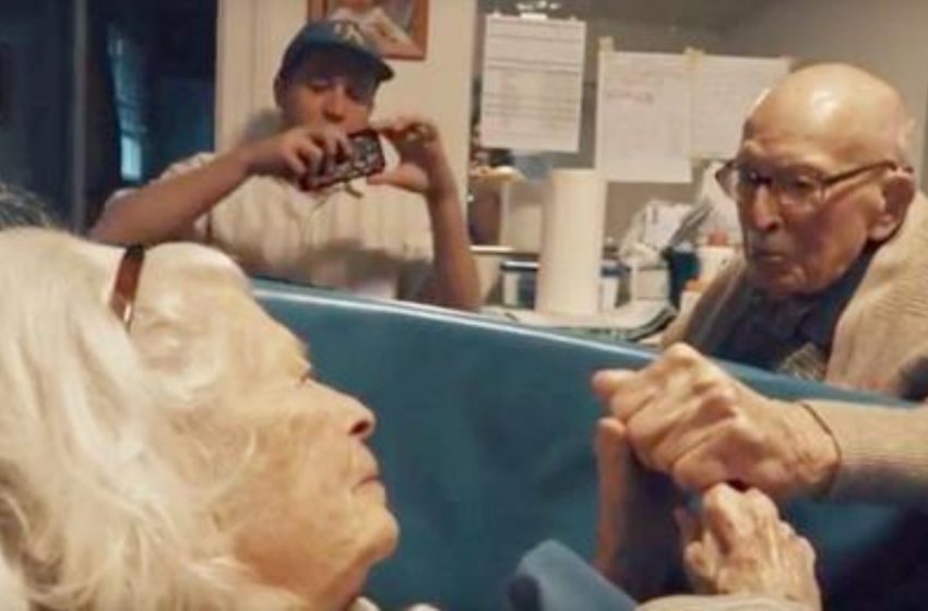 105-Year-Old Husband Visits 100-Year-Old Wife in Hospital on Their 80th Wedding Anniversary!: True Love Endures