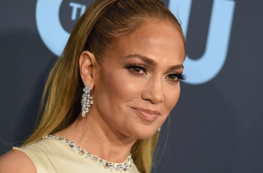  Jennifer Lopez’s Beautiful Pregnancy Journey: Rare Photos Reveal Her Transformation!