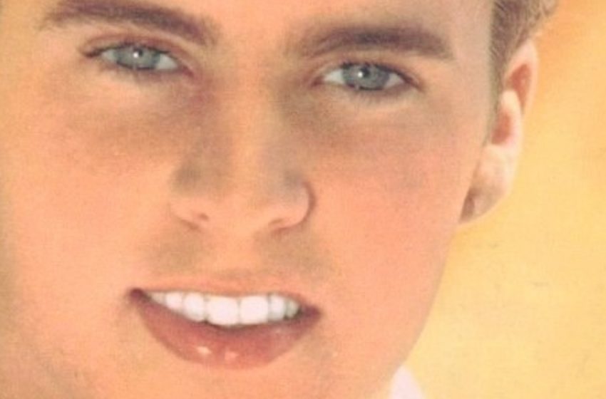 The Teen Idol With Piercing Blue Eyes Whose Life Ended in a Tragic Plane Crash: The Rumors Still Haunt Fans!