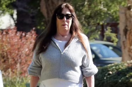 Oscar-Winning Hollywood Legend Who Once Starred With Keanu Reeves Spotted in Rare Public Appearance!: Can You Guess Who?