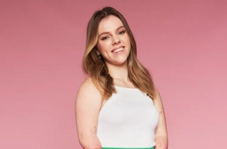 She Lost Her Hands at 7 but Now Wows 800k Followers With Makeup Tutorials!: See The Photos!