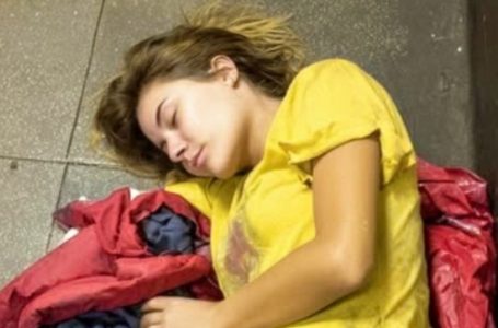 Thrown Out by Her Daughter, She Found Her Pregnant and Alone on a Subway Floor!: What Happened?