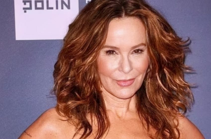 Iconic 80s Star Stuns in a Sheer Strapless Dress at Warsaw Premiere!: Fans Can’t Believe How Amazing She Looks!