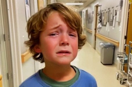 I Found a Lonely Boy Crying Outside the Oncology Ward!: What Happened Next Changed Everything!