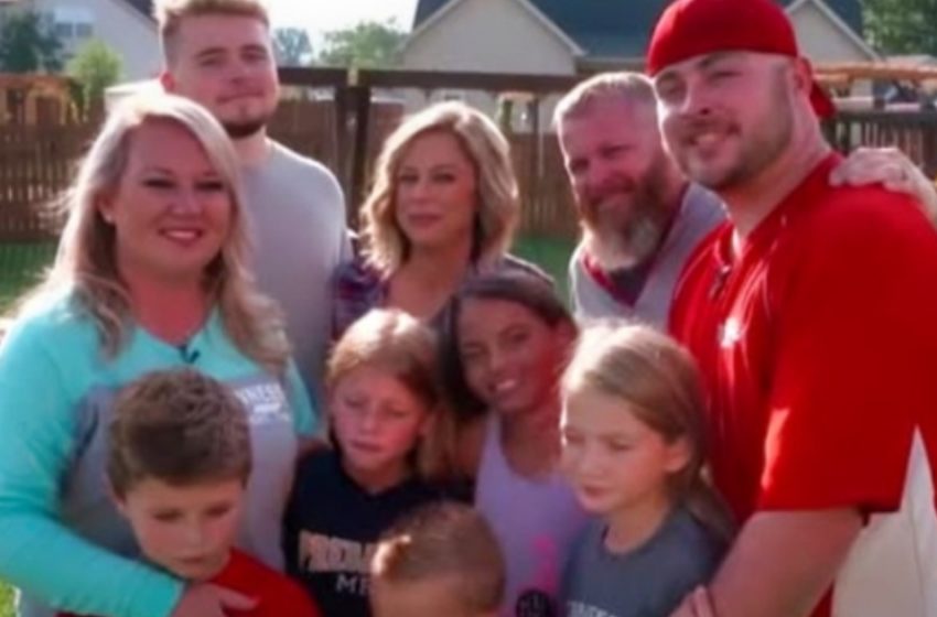  Divorced Mom Lives With New Husband, Ex-Husband, and Their Partners Under One Roof!: Find Out All The Details!