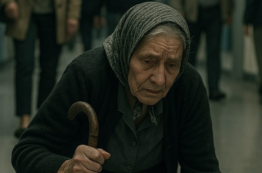  An elderly woman fell in the middle of the store. Everyone else just watched, and only one little girl stopped to help