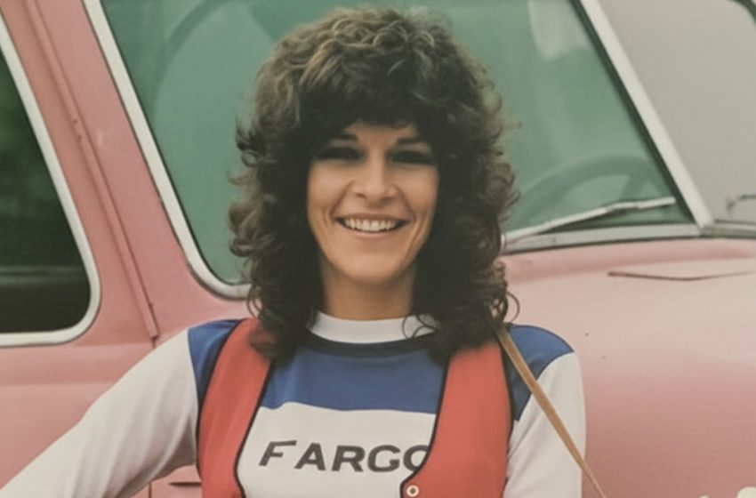  Celebrating 80 Years of Country Music Magic: The Teacher Who Became a Chart-Topping Star and Country Icon!